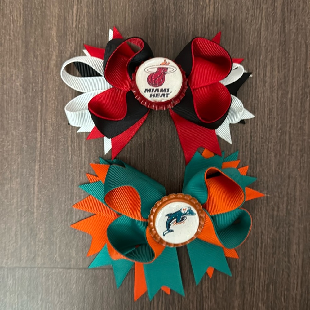 Two sports teams bows